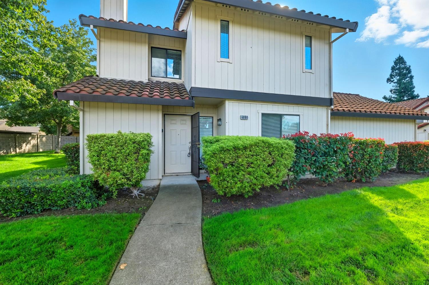 6880 Calvine Road