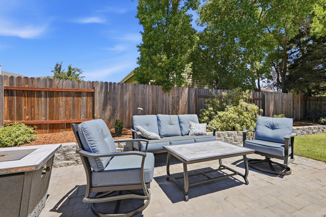 3609 Grimshaw Way
