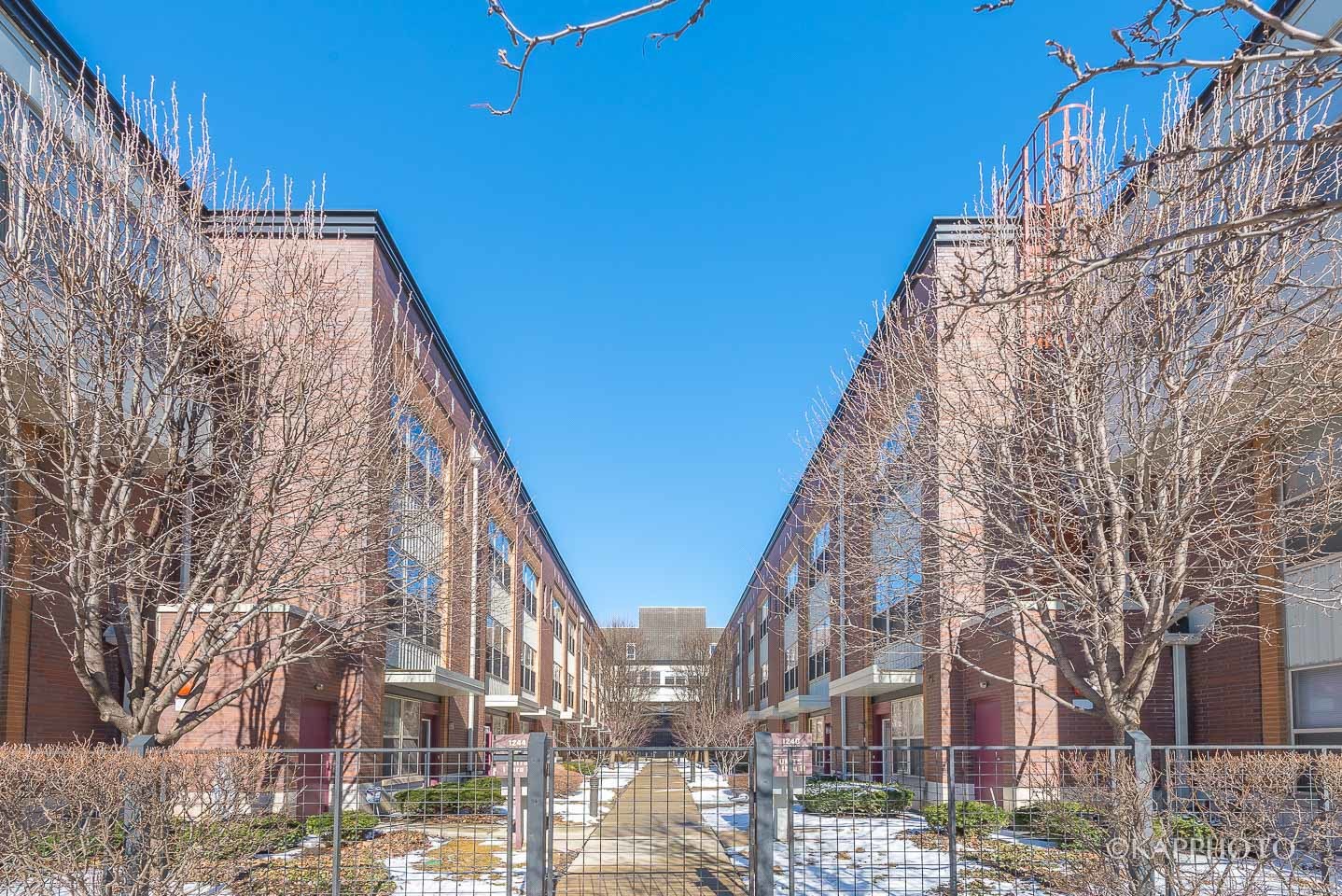 1240 W Monroe Street Unit: 11R