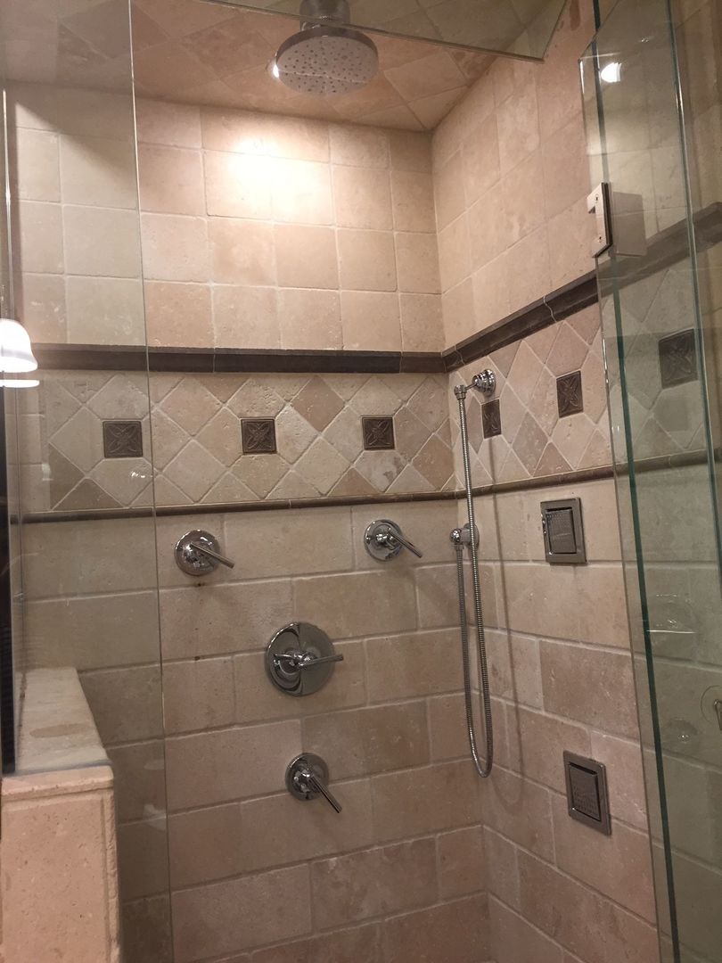 1526 W Monroe Street Unit: 301