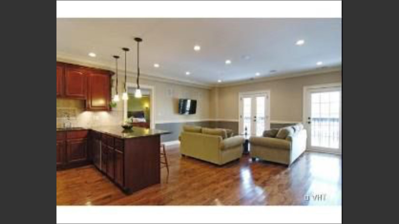 1526 W Monroe Street Unit: 301