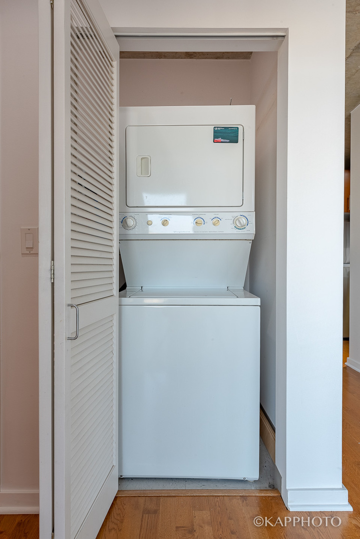 611 S Wells Street Unit: 2406