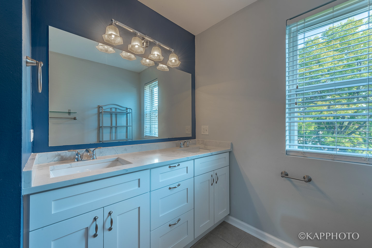 1926 N Sawyer Avenue