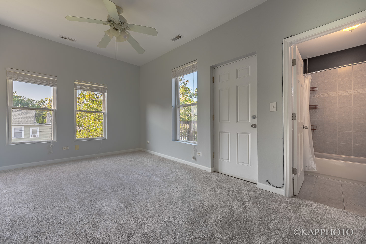 1926 N Sawyer Avenue