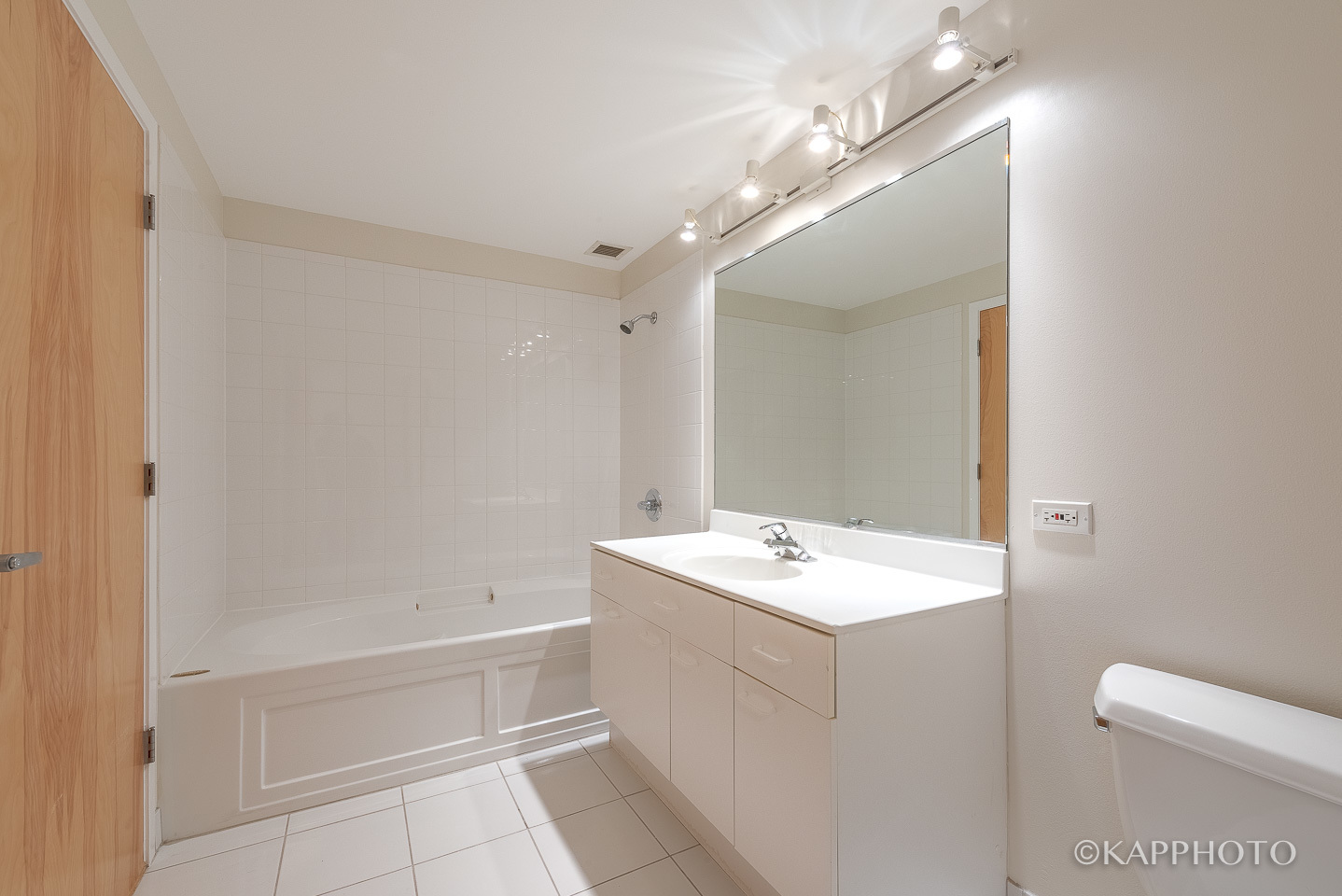 1845 S Michigan Avenue Unit: 607-608