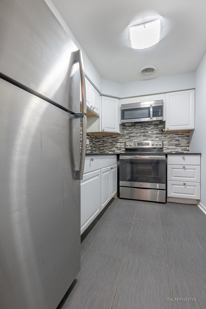 5950 N Kenmore Avenue Unit: 205