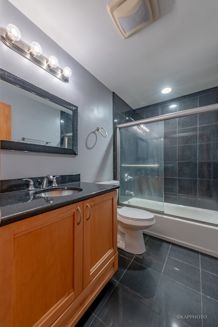 741 S Claremont Avenue Unit: G