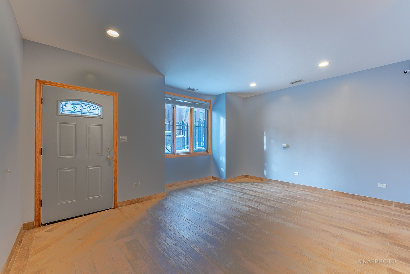 741 S Claremont Avenue Unit: G