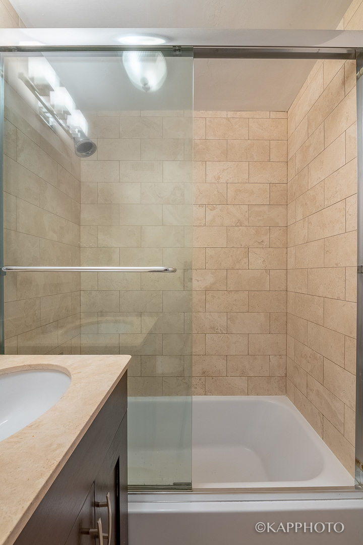 2930 N Sheridan Road Unit: 903