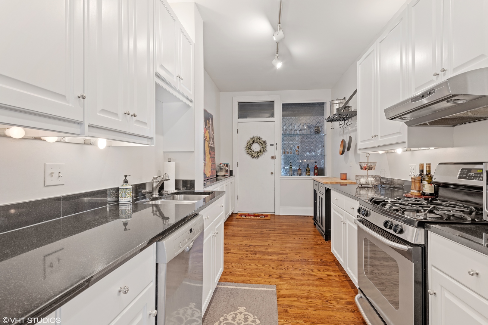 422 W Dickens Avenue Unit: 1