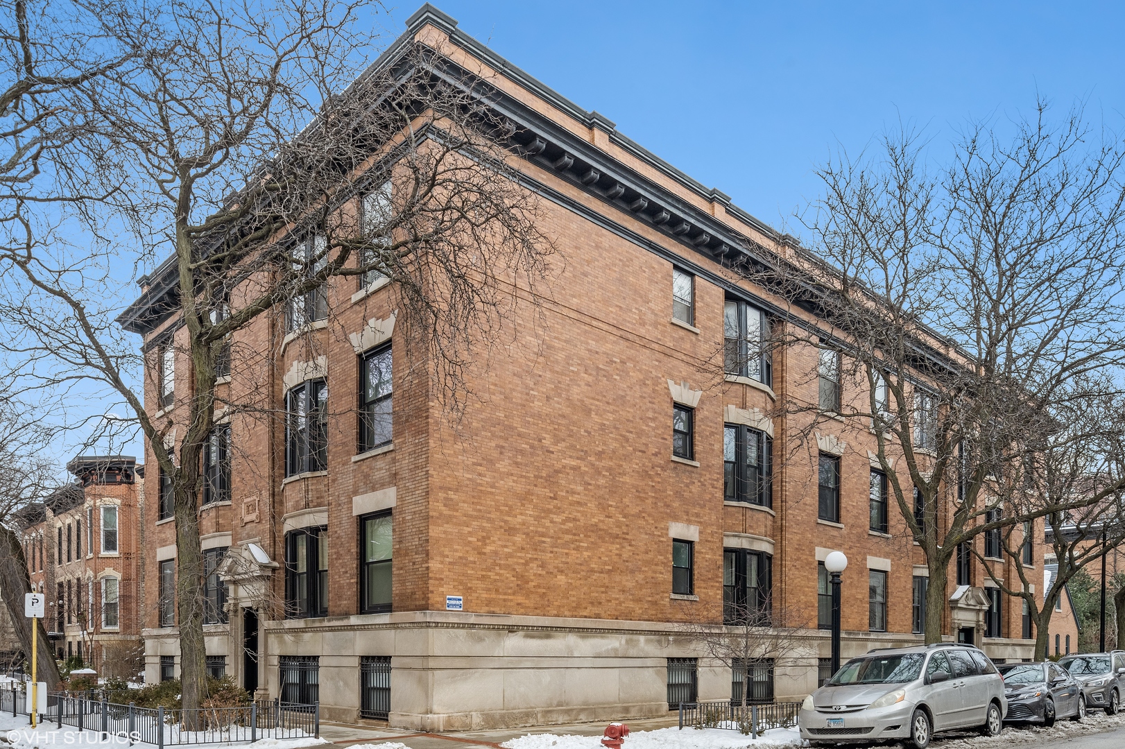 422 W Dickens Avenue Unit: 1