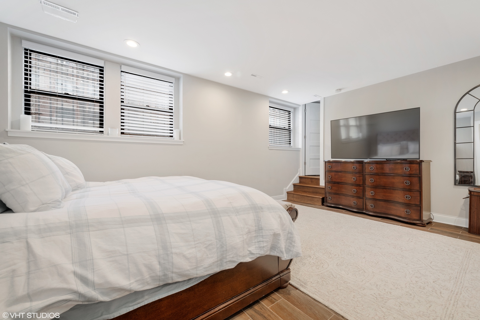 422 W Dickens Avenue Unit: 1