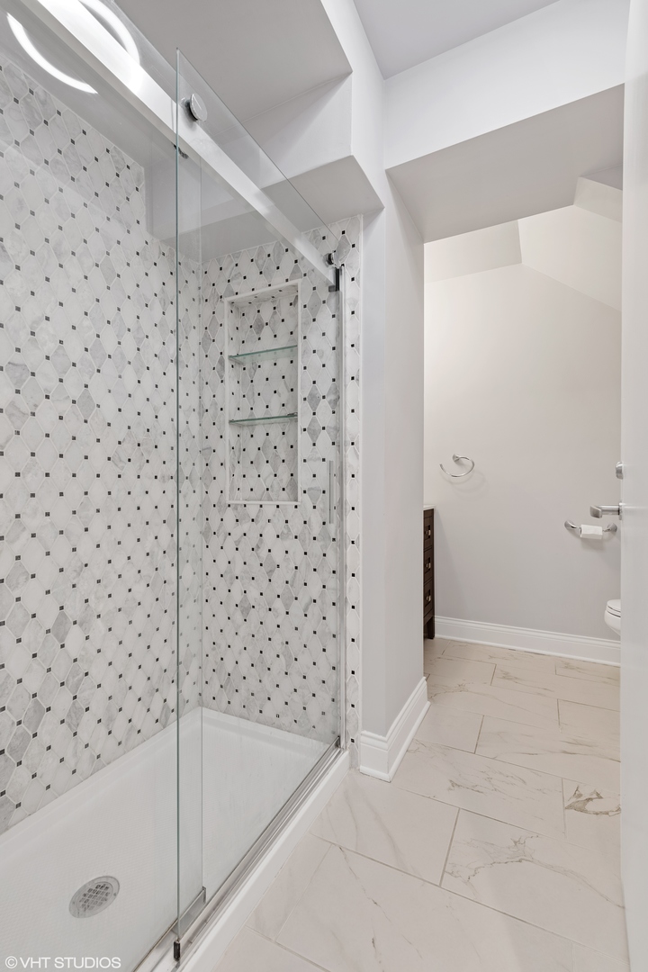 422 W Dickens Avenue Unit: 1