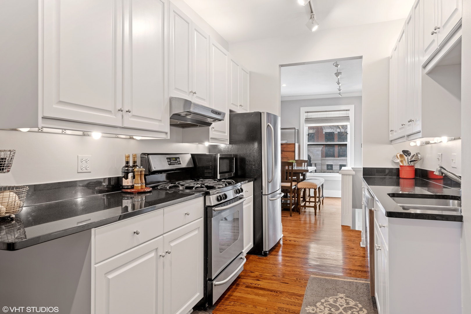 422 W Dickens Avenue Unit: 1