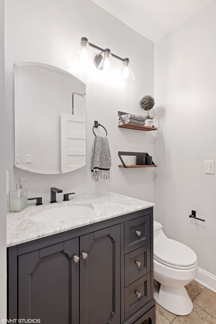 422 W Dickens Avenue Unit: 1