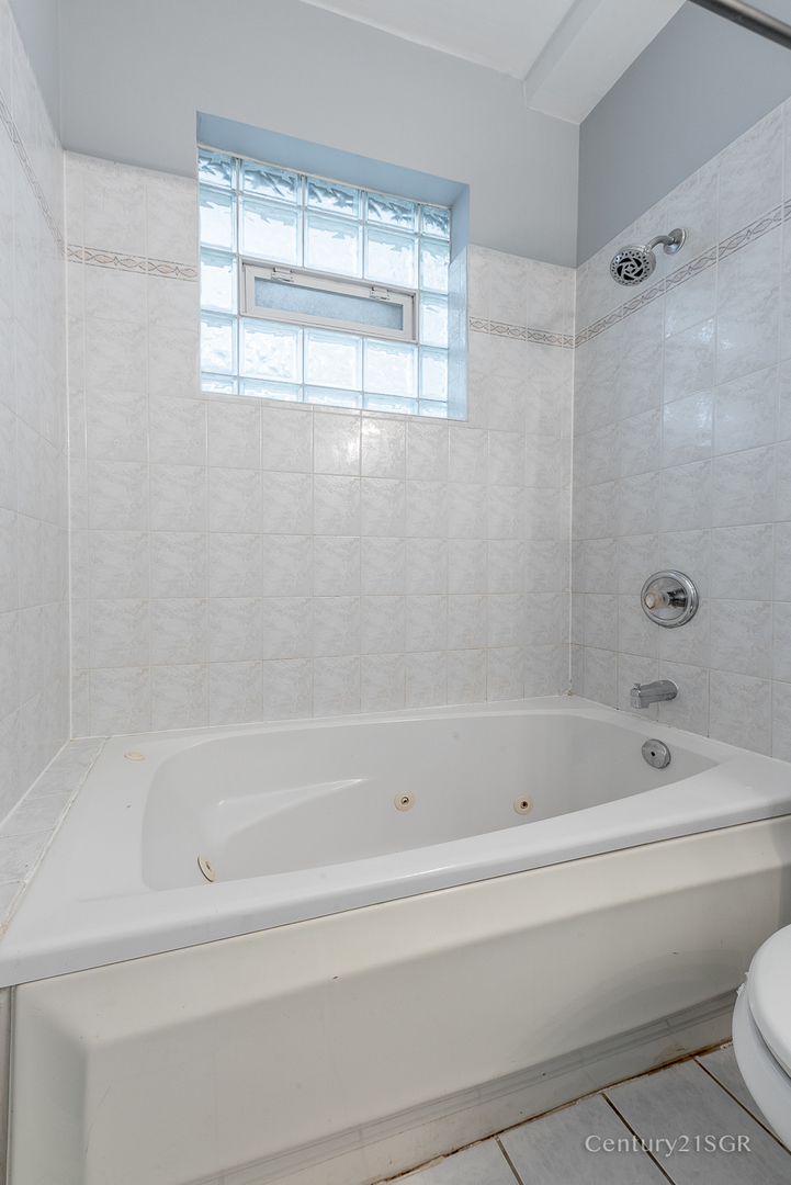 4507 S Lake Park Avenue Unit: 1S