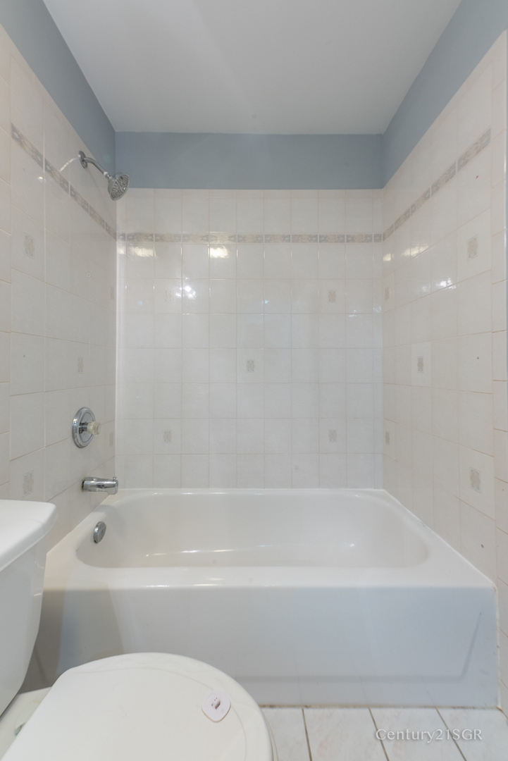 4507 S Lake Park Avenue Unit: 1S