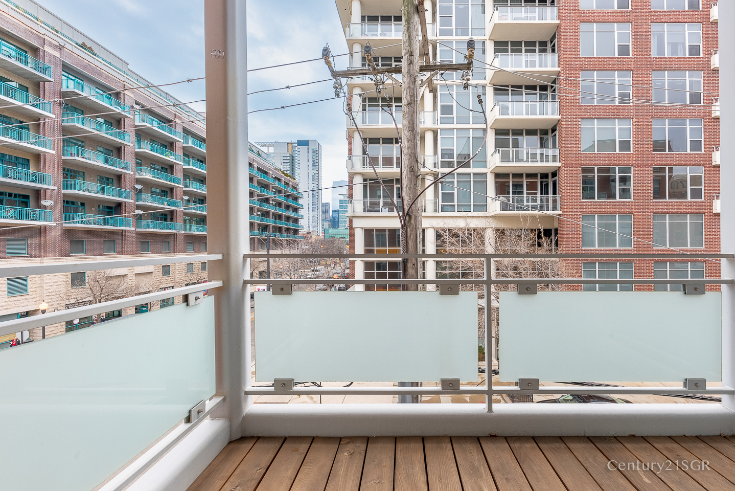 939 W Madison Street Unit: 301