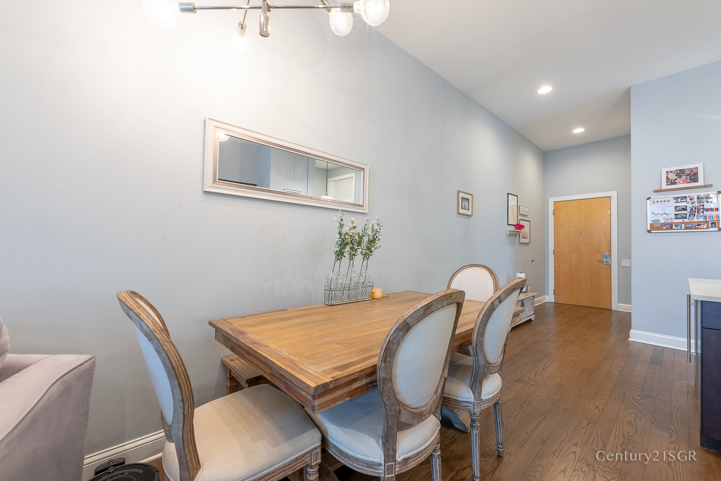 939 W Madison Street Unit: 301