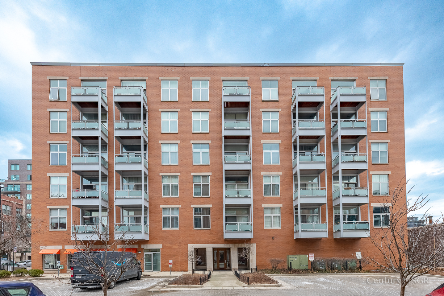 939 W Madison Street Unit: 301