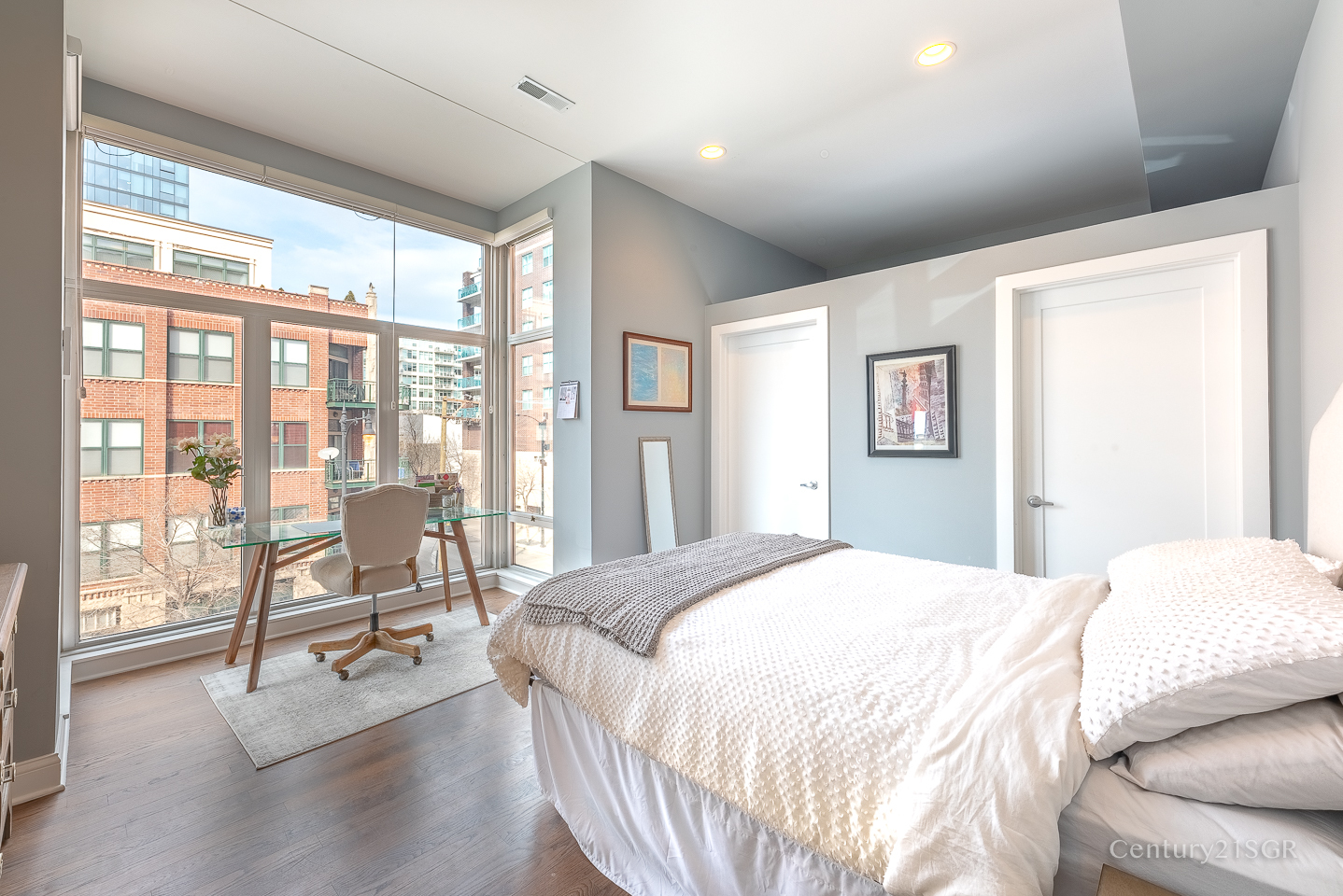 939 W Madison Street Unit: 301