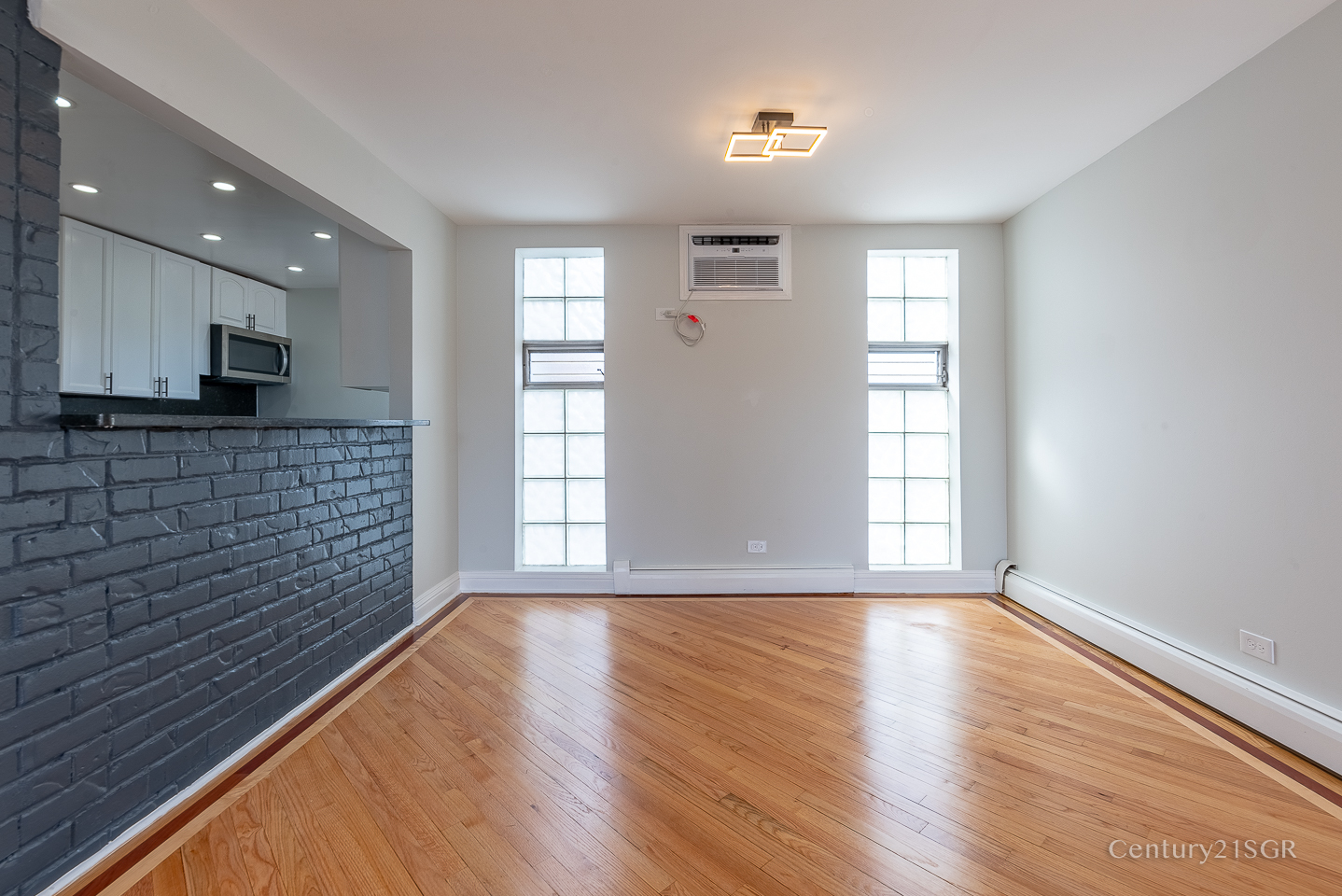 4136 N California Avenue Unit: 302