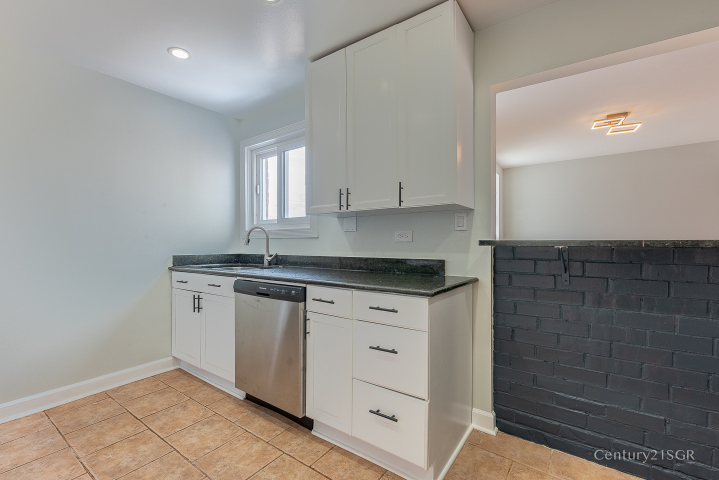 4136 N California Avenue Unit: 302