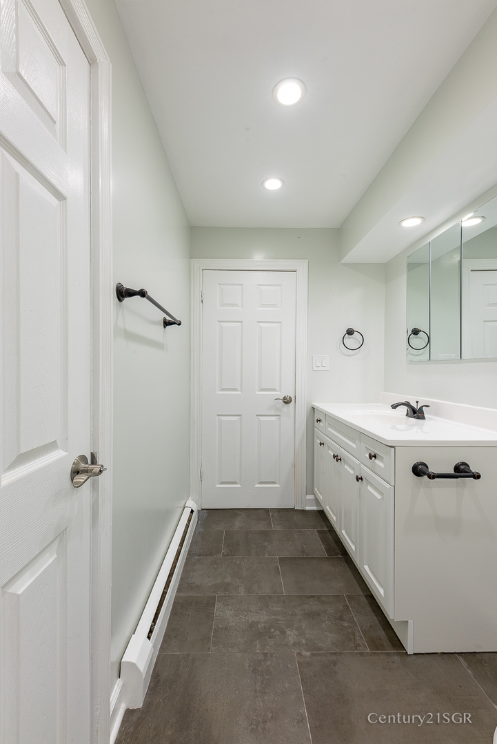 4136 N California Avenue Unit: 302