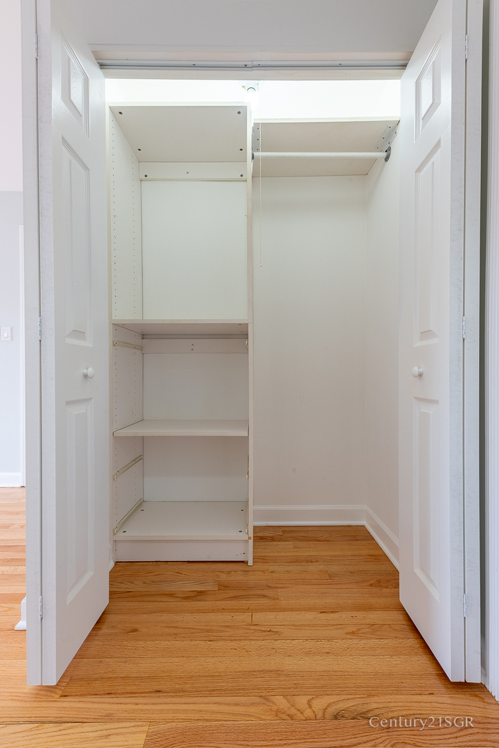4136 N California Avenue Unit: 302