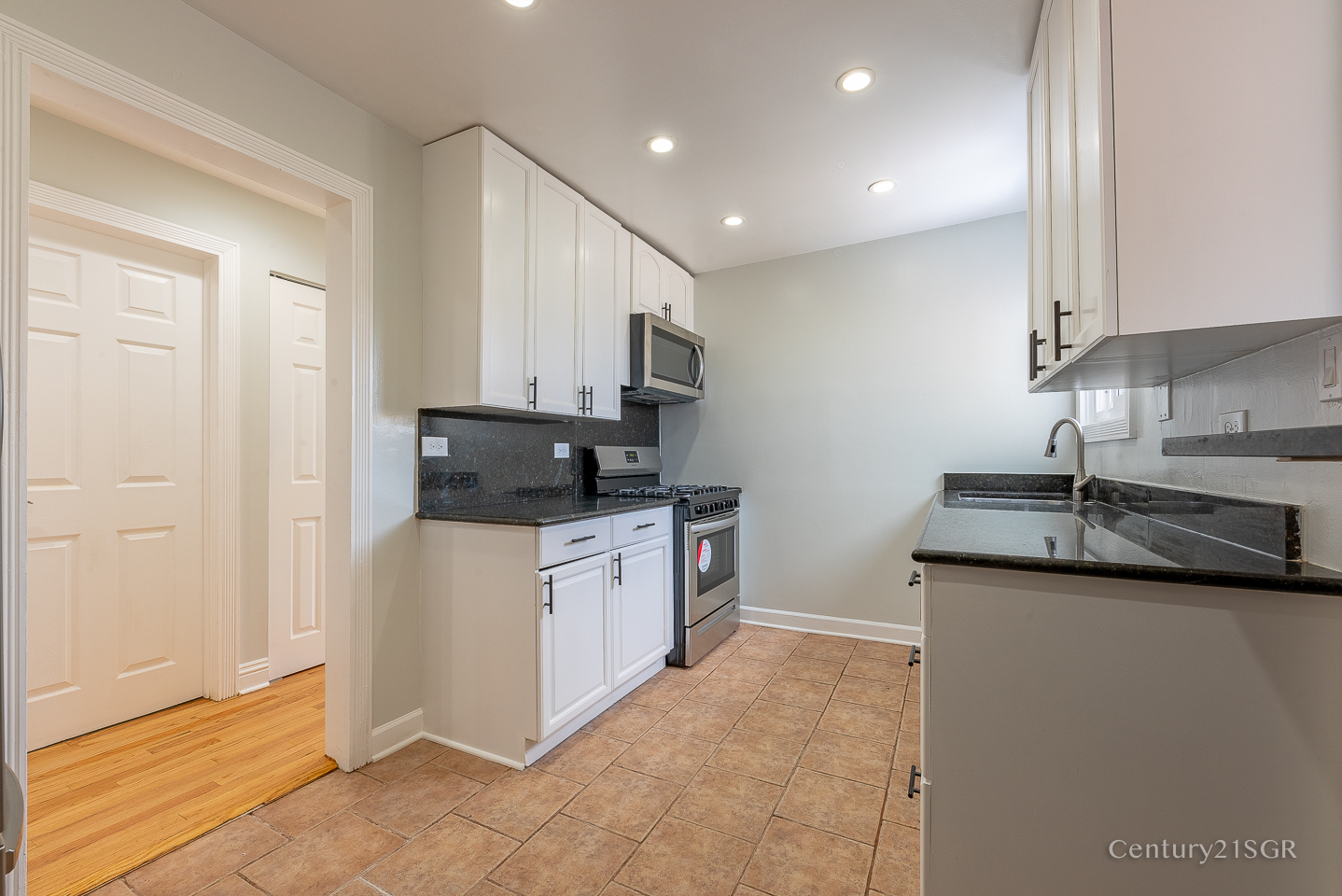 4136 N California Avenue Unit: 302