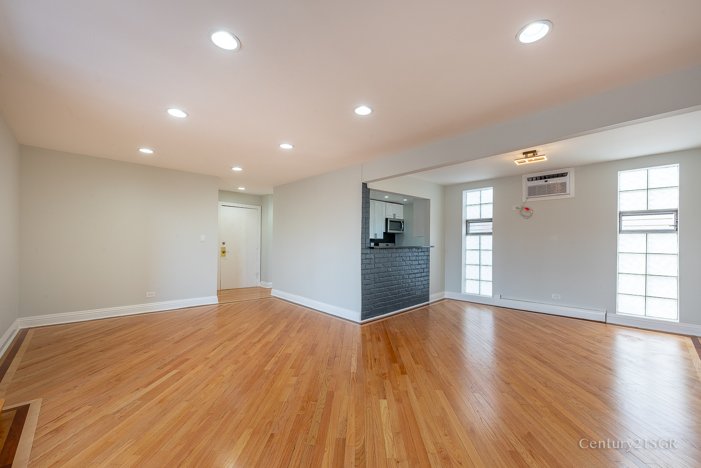 4136 N California Avenue Unit: 302