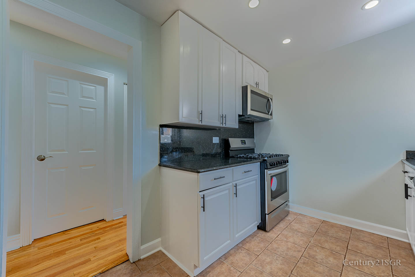 4136 N California Avenue Unit: 302