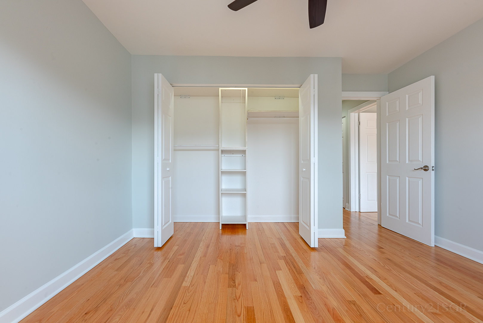 4136 N California Avenue Unit: 302