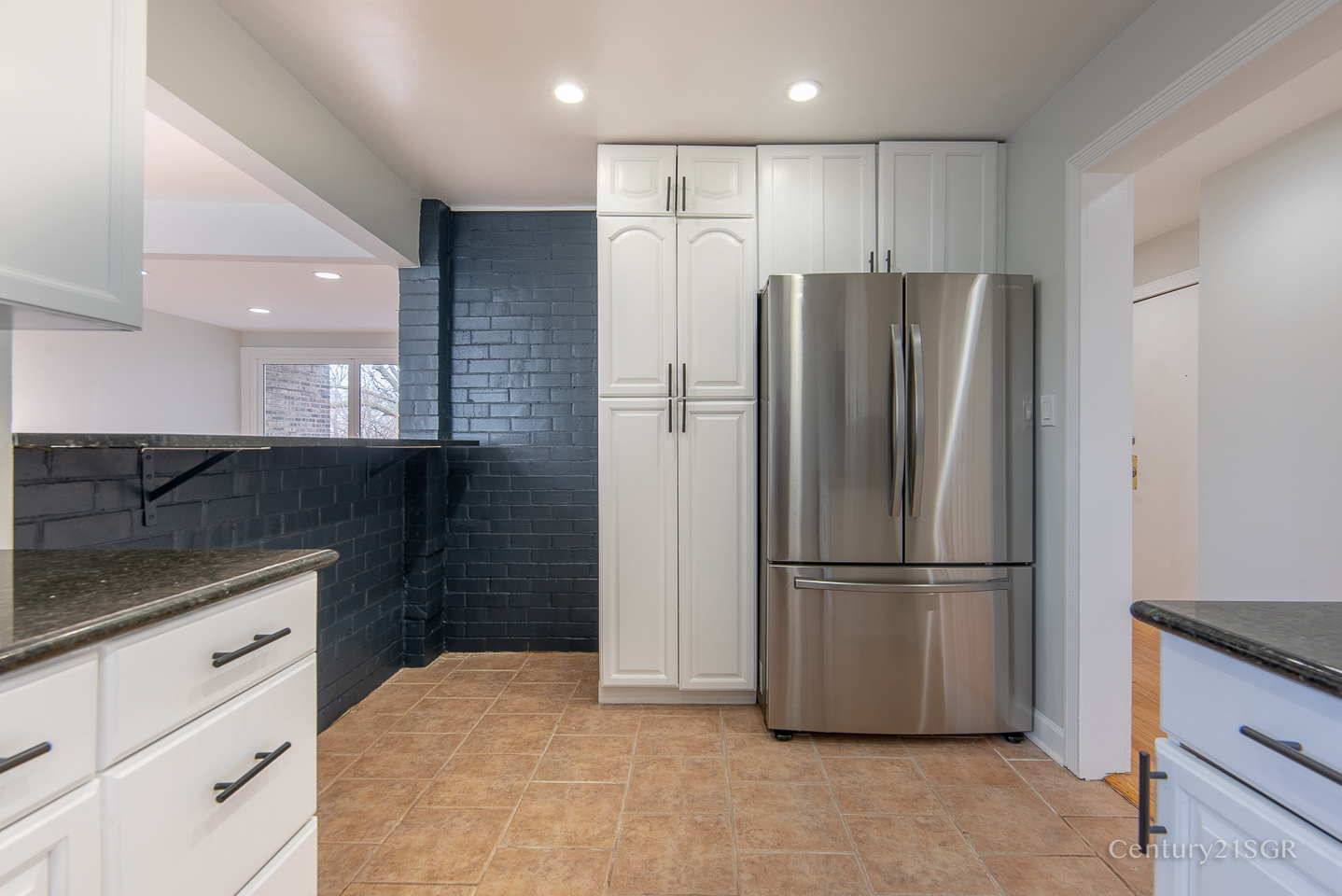 4136 N California Avenue Unit: 302