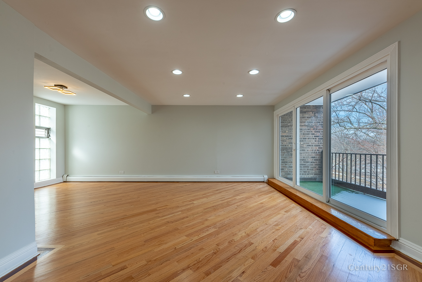 4136 N California Avenue Unit: 302
