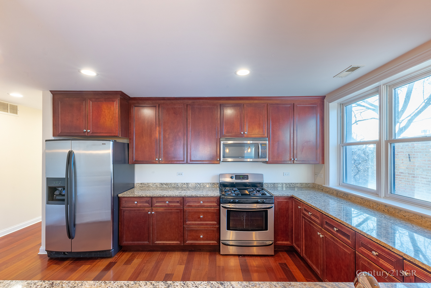 301 S Leavitt Street Unit: 3S