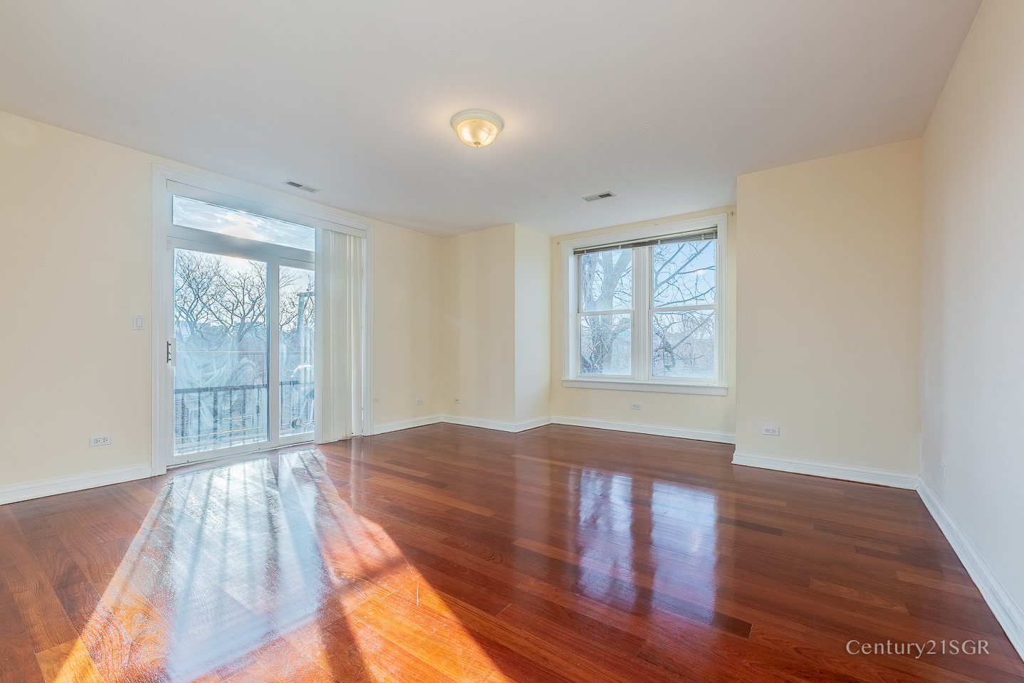 301 S Leavitt Street Unit: 3S