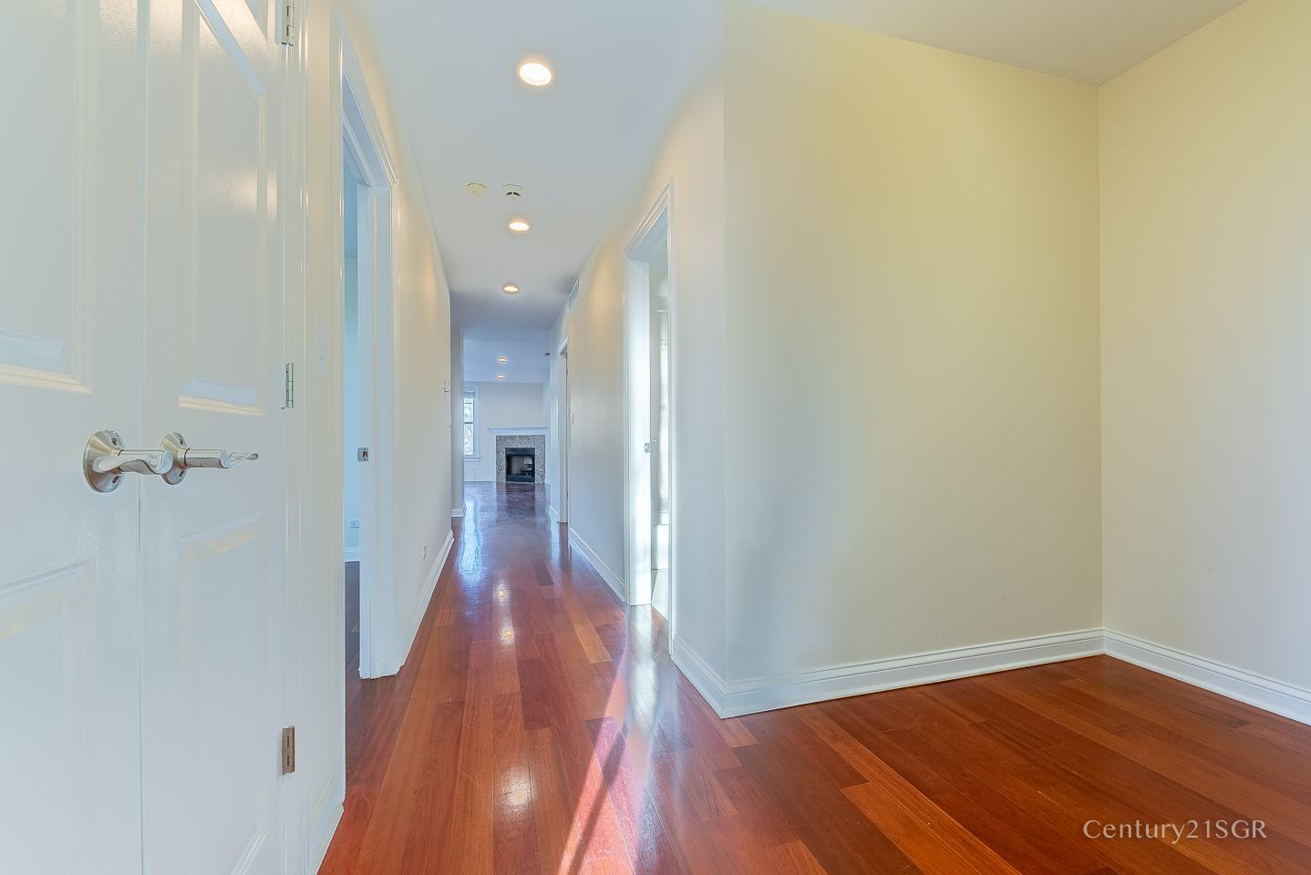 301 S Leavitt Street Unit: 3S