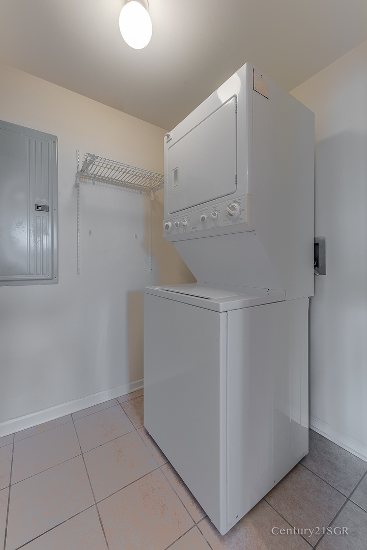 301 S Leavitt Street Unit: 3S