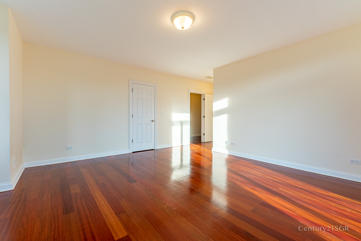 301 S Leavitt Street Unit: 3S