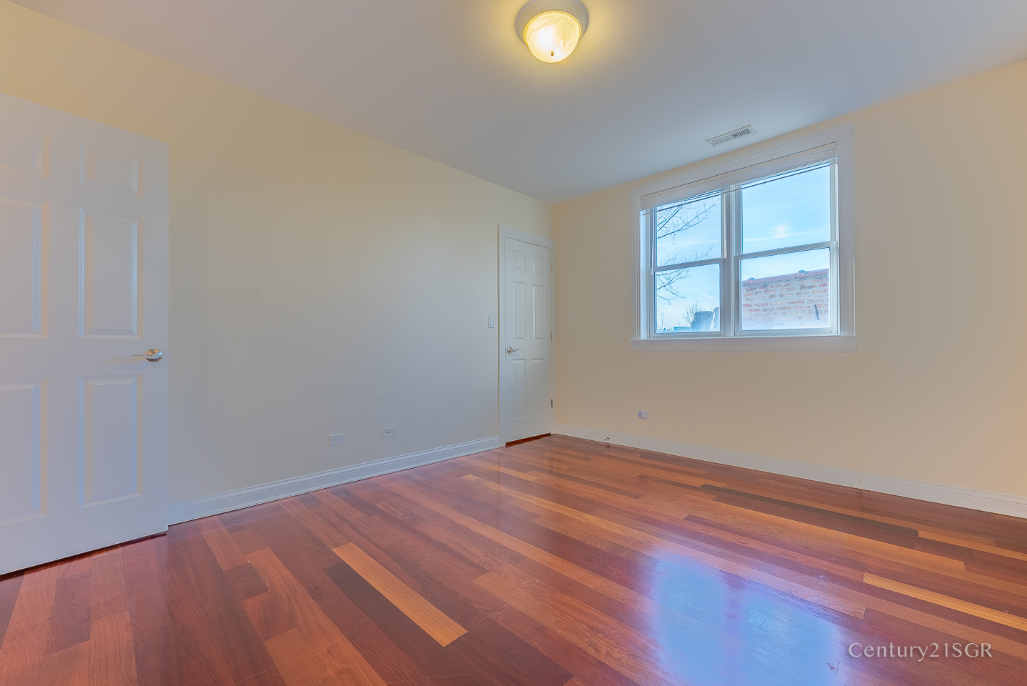 301 S Leavitt Street Unit: 3S