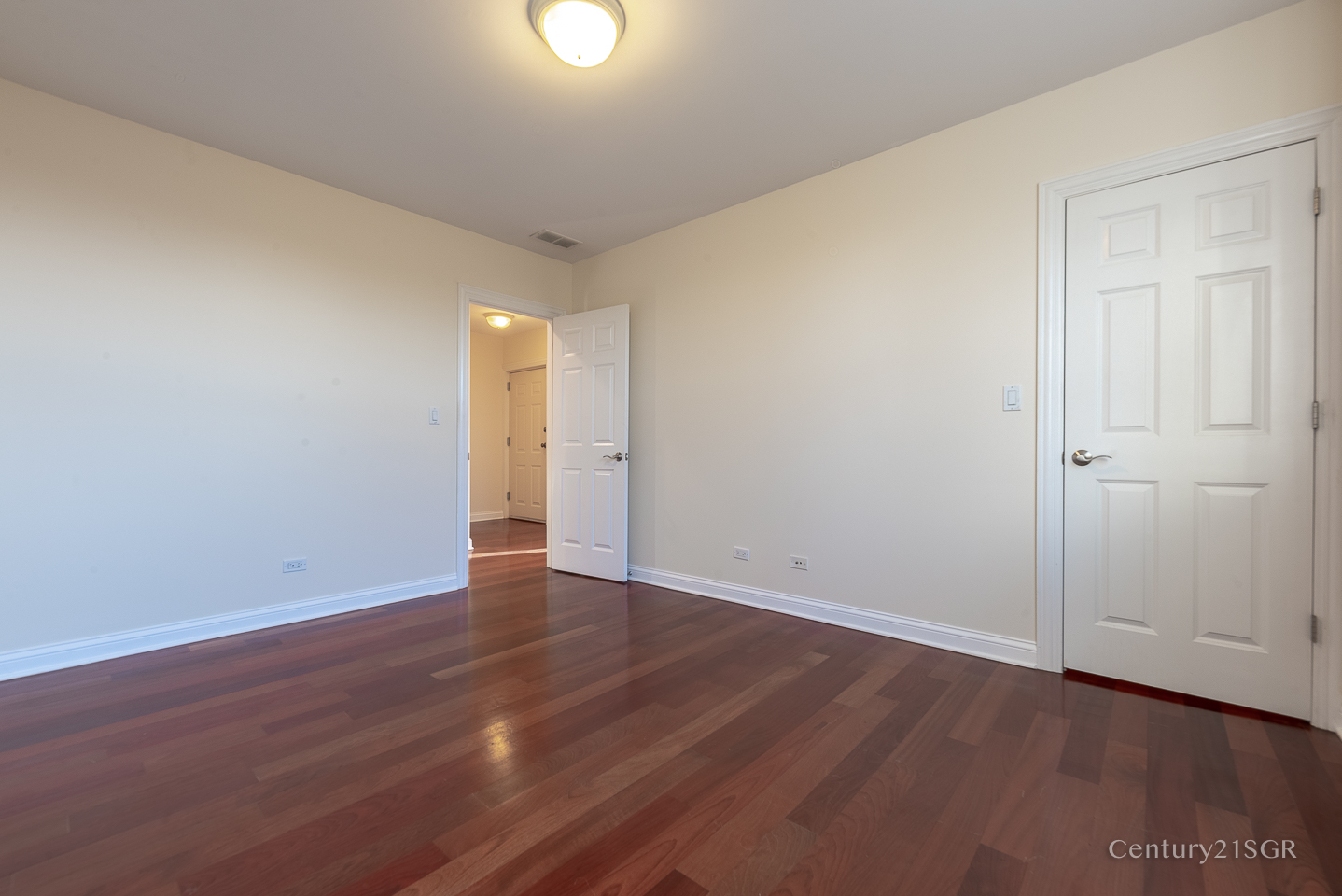 301 S Leavitt Street Unit: 3S