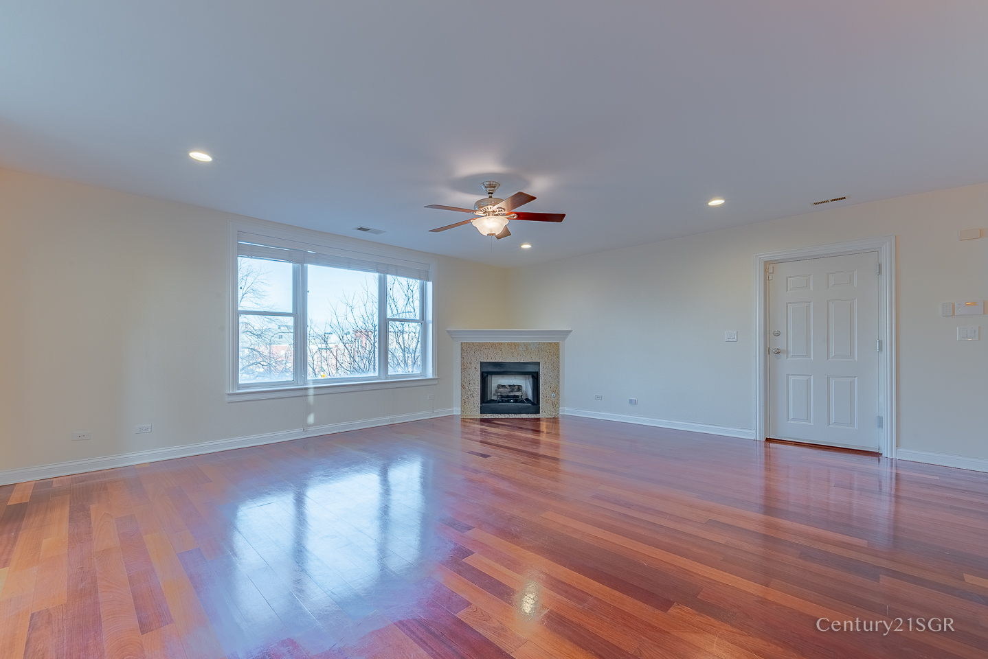 301 S Leavitt Street Unit: 3S