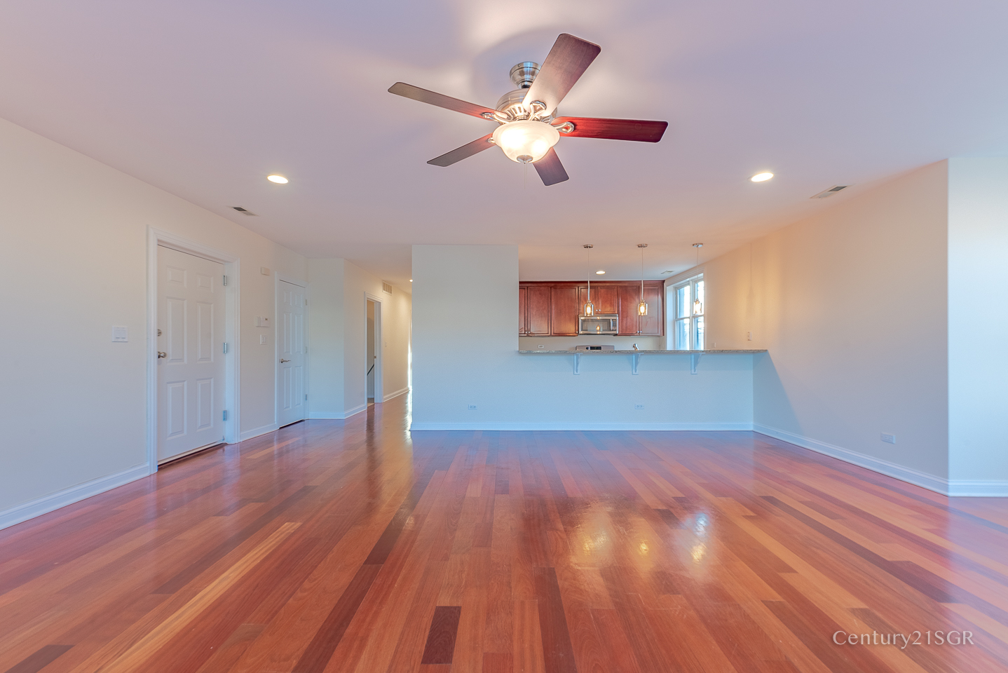 301 S Leavitt Street Unit: 3S