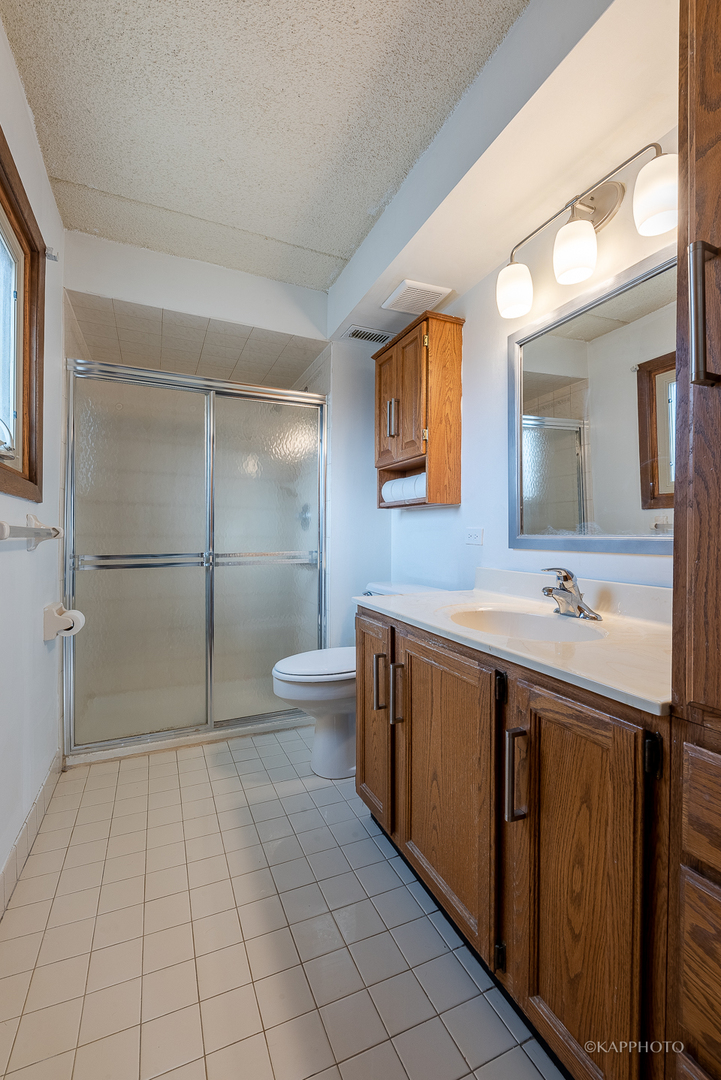 6300 W Montrose Avenue Unit: 201