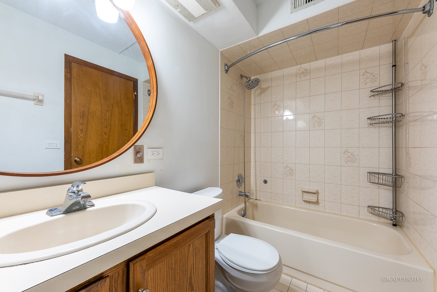 6300 W Montrose Avenue Unit: 201
