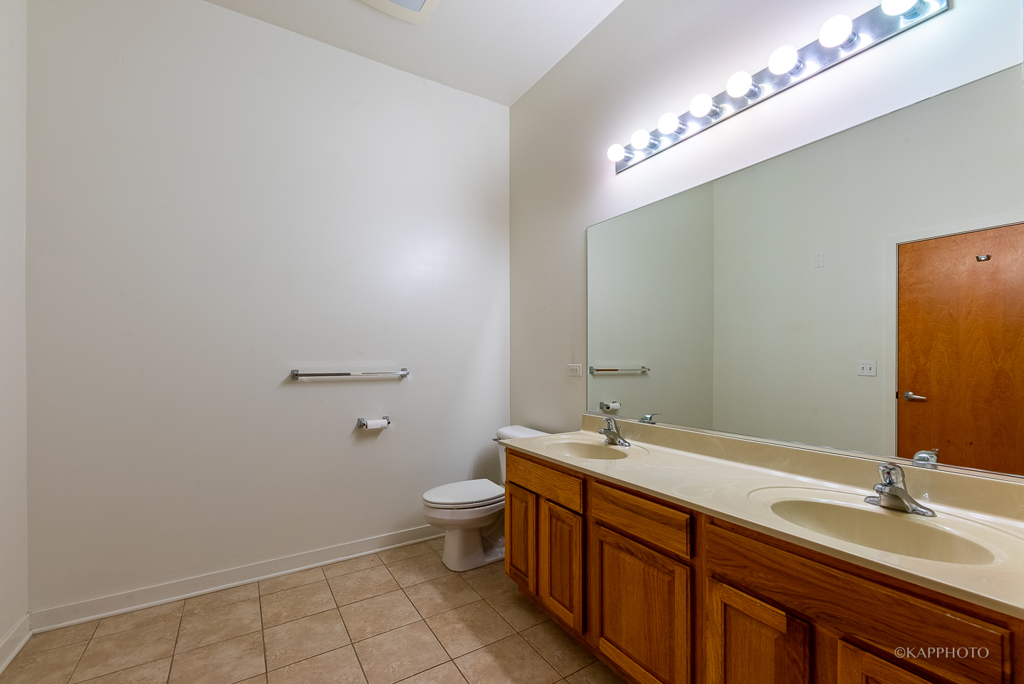 3963 W Belmont Avenue Unit: 104