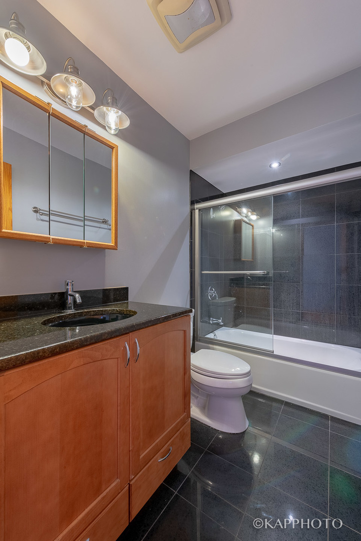 741 S Claremont Avenue Unit: 3