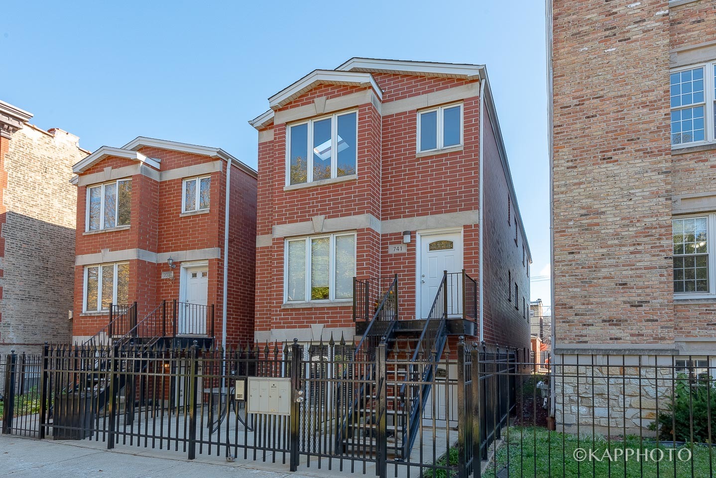 741 S Claremont Avenue Unit: 3