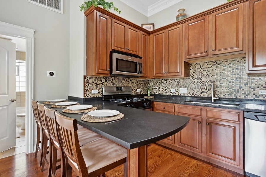 5962 N EAST CIRCLE Avenue Unit: 6